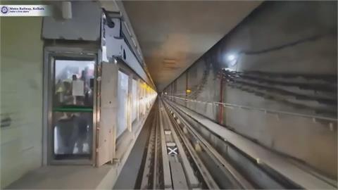擁全印度首條地鐵後新創舉　加爾各答地鐵首次通過水下隧道