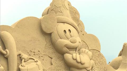 福隆沙雕藝術季開幕　藝術家巧手打造迪士尼經典人物