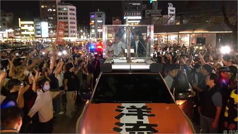 快新聞／基隆女婿回娘家！沈伯洋合體童子瑋車掃　沿途見「1標語」笑歪了