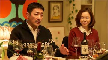 《四人行,不行》尺度狂飆挑戰夫妻極限 李荷妮懷孕拍雙人瑜伽驚傳摔傷