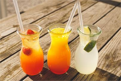 天天一杯「含糖飲料」大腸癌風險激增！醫師嘆：越來越多年輕人罹患