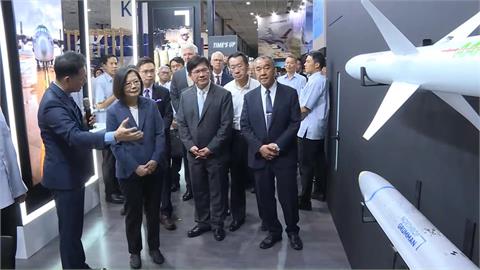參觀航太國防工業展　蔡英文肯定台灣國防自主實力