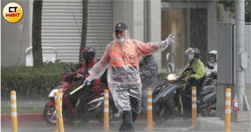 國家警報響！12縣市大雨特報　大雷雨警戒區域曝
