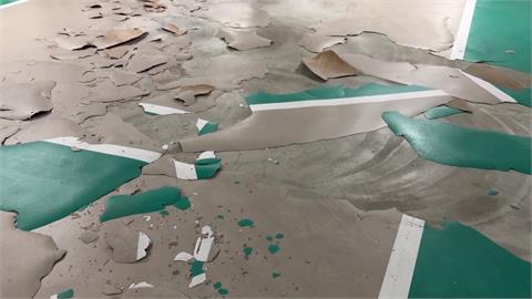 台中大里益民國小停車場狀況百出　淹大水害地板龜裂宛如「脫皮」