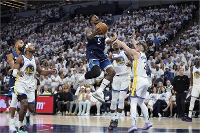 NBA季後賽(影)/柯瑞不在勇士攻守失序 G2遭灰狼痛宰系列賽戰平