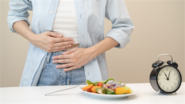 睡前3小時空腹好處多？ 研究大推「夜間斷食法」：讓身體「真正休息」，還能幫助降血壓