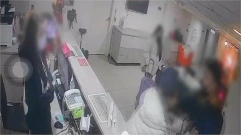 不滿退房被加收超時費用　男房客大鬧飯店「下場慘了」