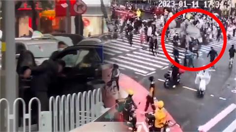 詭異！中國男駕名車蓄意衝撞人群釀5死13傷　下車撒錢狂喊「冤枉」