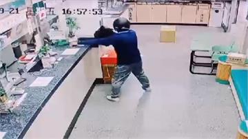 銀行關門改搶郵局 2男持玩具槍因「警鈴」逃竄