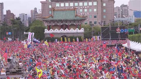 楊智伃426喊「只認國旗」！網對比「419畫面」開酸：哪場是民主集會？