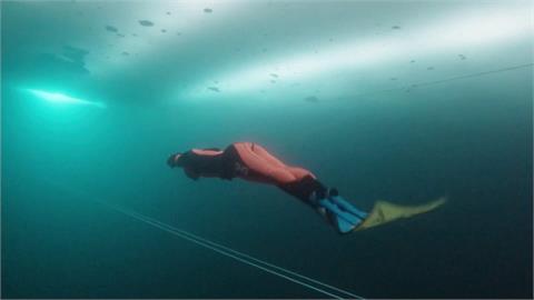 「冰河浮潛」世界紀錄被打破！　極限運動員卡弗拉2天內再奪回