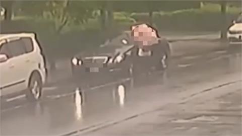北市婦誤信投資群組遭詐50萬　警噴辣椒水逮車手