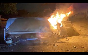 休旅車自撞卡溝起火！台南女駕駛驚險脫困　送醫幸無生命危險