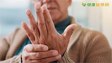 莫名跌倒不只是老化　醫提醒「非典型」巴金森早期辨識關鍵