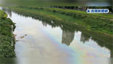 濃濃汽油味！基隆河又漂油汙　環保局急鋪2道攔油索防擴散