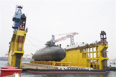 快新聞／遭網媒質疑「海鯤軍艦左艦艏變形」　台船澄清：是聲納元件凸起