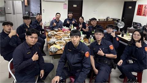 被警察耽誤的總鋪師！　派出所長擁「中餐丙級證照」　燉雞湯暖同仁