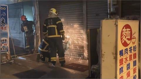 屏東果菜市場火警！攤商「破門鋸屋頂」搶救生財工具