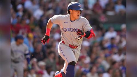 MLB(影)／岡本和真跑出大聯盟生涯首盜全隊嗨翻！總ㄟ笑嘴：姿勢待加強