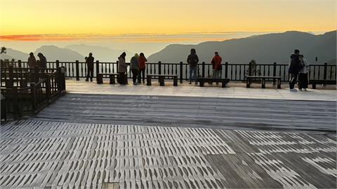 一夜白頭！太平山未降雪「低溫結滿冰霜」　美景曝光了