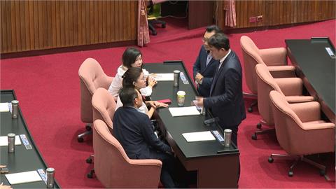 白八票反退"民防法修正案" 陳智菡竟回應:不清楚狀況