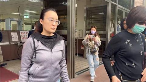 最新／遭收押21個月！「徐巧芯大姑」劉向婕交保　步出法院畫面曝光