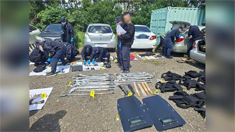 掃蕩幫派軍火庫！桃園查獲大量槍械逮5嫌　新屋破多個毒品分裝廠