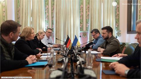 快新聞／德國聯邦議院議長訪問基輔　與澤倫斯基討論武器援助與烏國加入歐盟