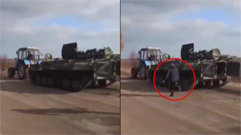 俄軍戰車遭農車牽走「7秒影片瘋傳」！烏克蘭媒體：吉普賽人做的