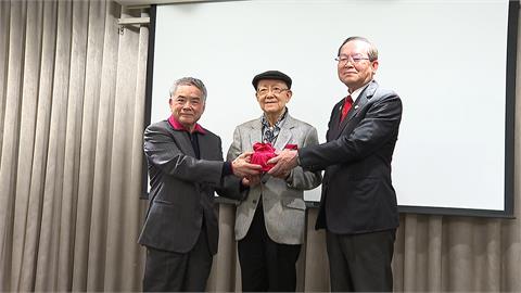 台灣拳壇「小巨人」郭枝來交棒　潘昭材接職業拳擊協會理事長