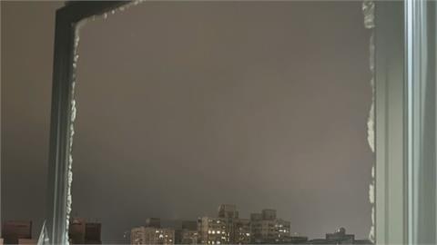 三峽社會宅氣密窗爆裂　碎片四濺嚇壞住戶