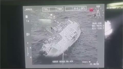 90度傾倒沉沒海中！　泰國軍艦遇風暴逾30人失蹤