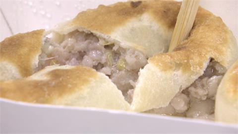信義遠百朱記餡餅驚見「生豬肉」　民眾誤食腹瀉、發燒