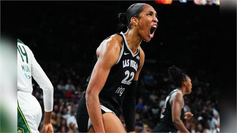 WNBA(影)／王牌隊Wilson四獲MVP破紀錄！　NBA明星男友驚喜頒獎