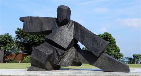 雕塑大師朱銘中國展出挨轟「舔日」！小粉紅糗遭自家人打臉：惡意炒作