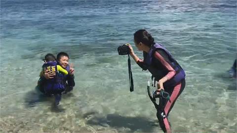 又能看海龜了！　屏東小琉球湧入浮潛人潮