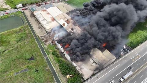 快新聞／彰化回收廠突爆火警！黑煙直竄天際「狂燒400坪」驚悚畫面曝光