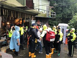 快新聞／汐止山區十多名登山客遭雷擊 一人傷勢嚴重送醫治療