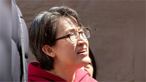 蕭美琴走春被「選中」了！罕見「蜻蜓停留鏡框」照曝光　內行人揭神祕意涵