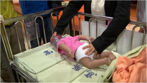 宜蘭3月大男嬰「遭重摔虐死」！冷血父母竟「爽泡溫泉」還放親密照…下場曝光