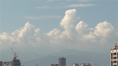 樺加沙繼續增強長胖快開眼　暴風圈擴大挑戰今年「風王」