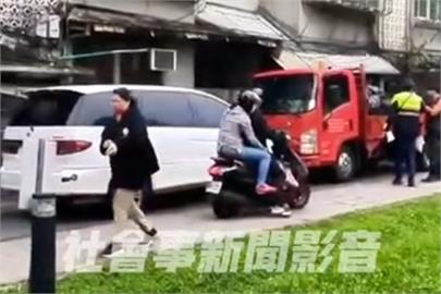 快新聞／新店民眾不爽被拖吊「開車阻擋拖吊車」？　警方到場真相曝光