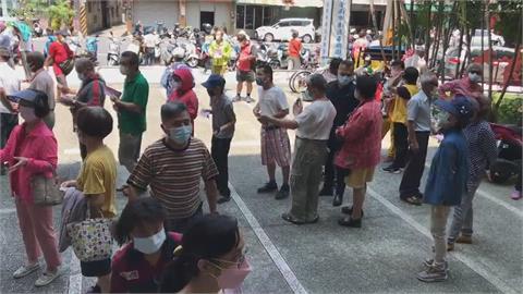 莫德納太搶手　台南爆千人搶百人量疫苗