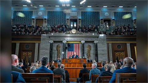 川普國情咨文演說史上最長！稱「把美國放第一位」　群眾鼓譟喊USA