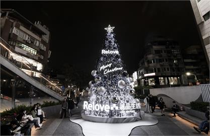 告別紅綠！Relove聖誕樹登陸中山站，網激推：黑色美學真的愛了！
