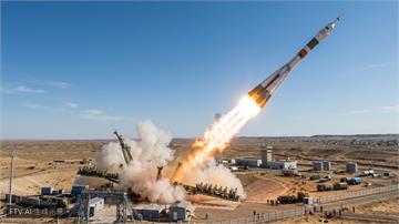 美俄太空人同乘聯合升空 NASA署長罕見親赴哈薩克觀禮