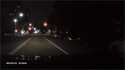男酒駕心虛棄車躲草叢! 找副駕女友人"頂替駕駛"