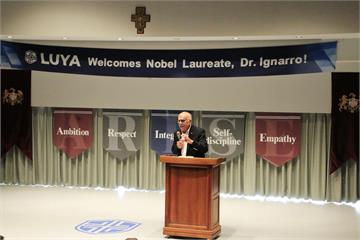 諾貝爾大師走入校園　Dr. Louis J. Ignarro給學生這些建議