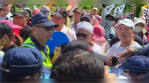 彰化火葬場提前動土　自救會「隔溝抗議」爆多波衝突