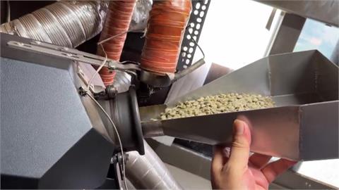 立委陳素月帶路吃！　40年老鞋廠搖身變手冲咖啡店